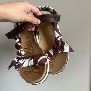 Like new zebra sandals